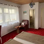 Gaestehaus Am Lindenweg Homestay *