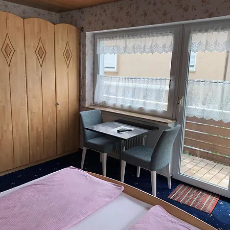 民宿 Gaestehaus Am Lindenweg *